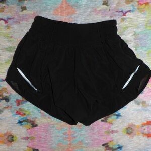 Black Lululemon Hotty-hot shorts 2.5in